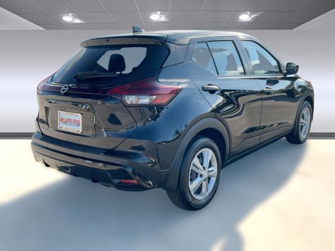 Used 2022 Nissan Kicks S image 9