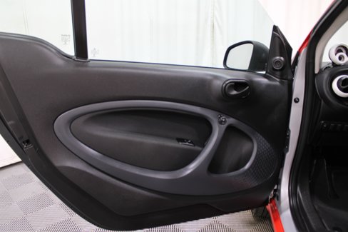 Used 2016 smart fortwo pure image 6