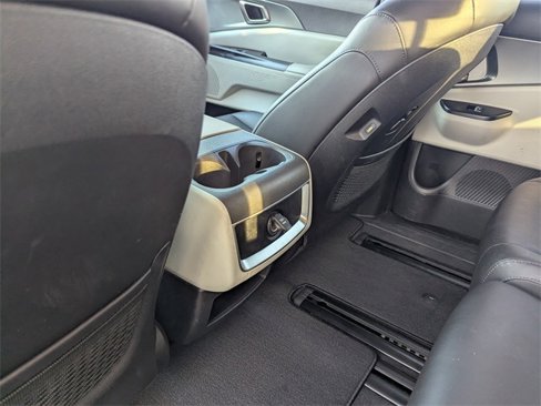 Used 2022 Kia Carnival LX image 12