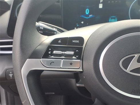 Used 2024 Hyundai Elantra SEL image 17