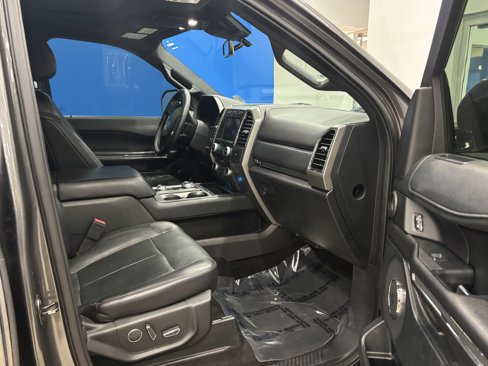 Used 2018 Ford Expedition Max XLT w/ Equipment Group 202A image 19