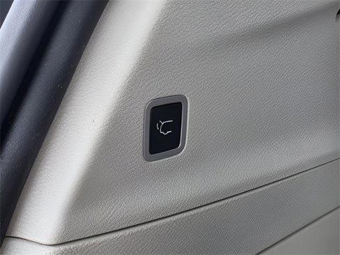 Used 2018 Chrysler Pacifica Touring-L image 13
