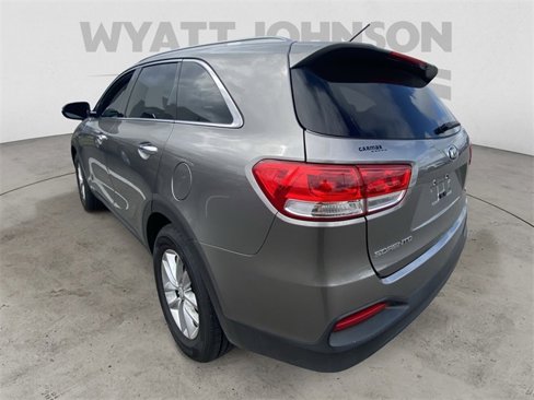 Used 2017 Kia Sorento LX image 7