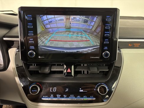 Used 2021 Toyota Corolla LE image 18
