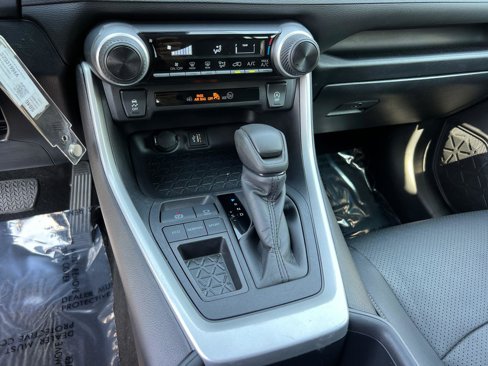 Used 2024 Toyota RAV4 LE image 31