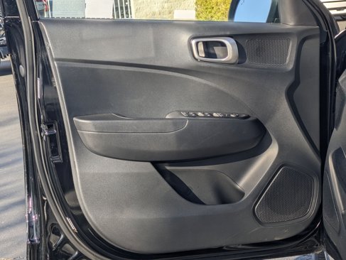 Used 2024 Hyundai Venue SEL image 15