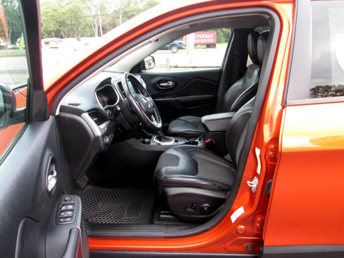 Used 2016 Jeep Cherokee Trailhawk w/ Comfort/Convenience Group image 19