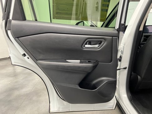 Used 2024 Nissan Rogue SV image 30