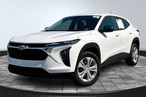 Used 2025 Chevrolet Trax LS image 1