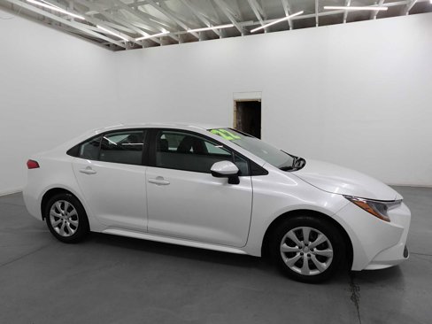 Used 2022 Toyota Corolla LE image 4