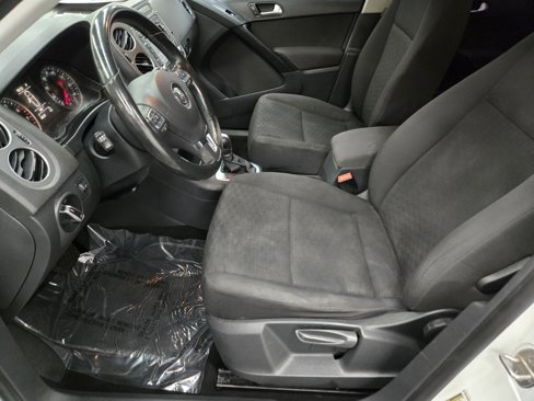 Used 2015 Volkswagen Tiguan S image 6