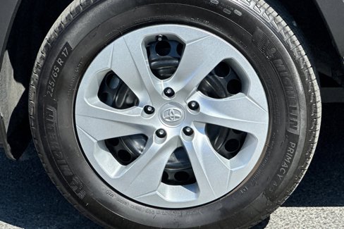 Certified 2022 Toyota RAV4 LE image 16