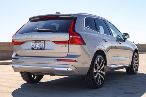 Used 2023 Volvo XC60 B5 Ultimate w/ Climate Package image 4