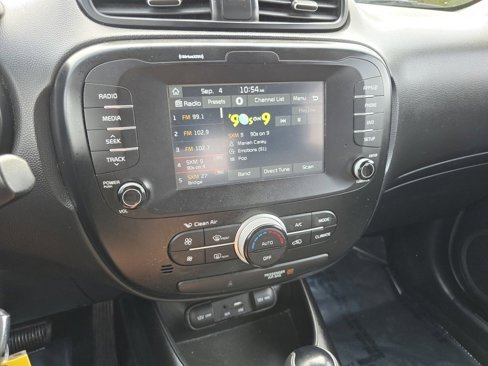 Used 2019 Kia Soul + image 32