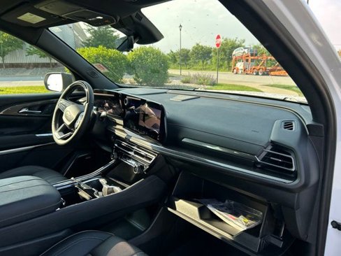 Used 2024 Chevrolet Traverse RS image 27