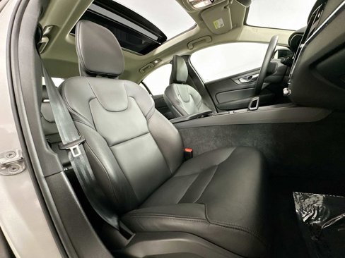 Certified 2025 Volvo S60 B5 Core image 25