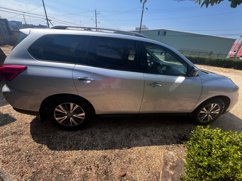 Used 2018 Nissan Pathfinder SV w/ SV Tech Package image 8