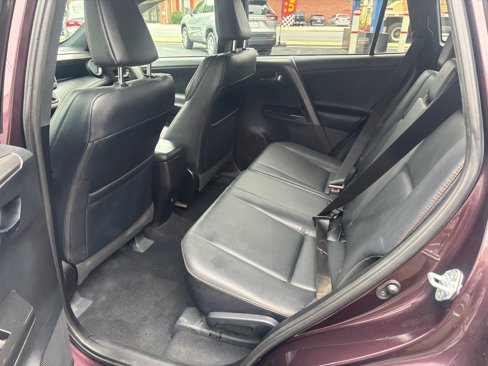 Used 2017 Toyota RAV4 SE image 7
