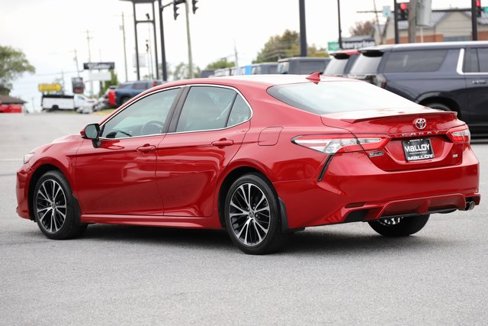 Used 2020 Toyota Camry SE image 2