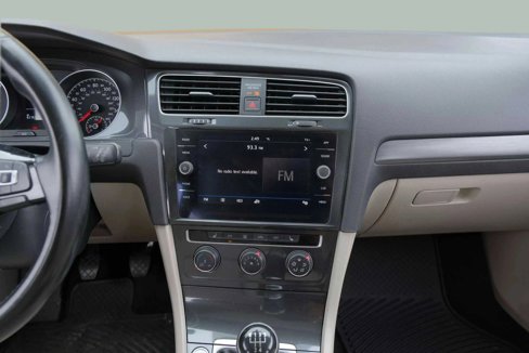 Used 2018 Volkswagen Golf SE image 11