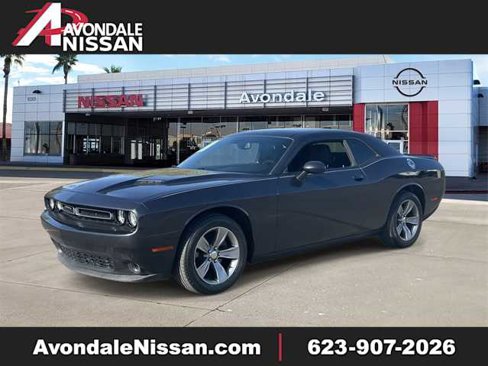 Used 2019 Dodge Challenger SXT image 1