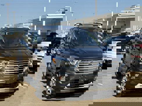 Used 2019 Ford Escape SEL image 2