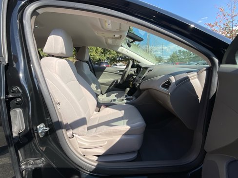 Used 2018 Chevrolet Cruze LS image 15