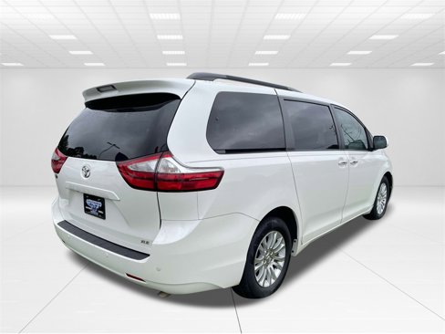 Used 2016 Toyota Sienna XLE image 6