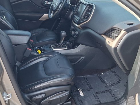 Used 2017 Jeep Cherokee Limited image 26