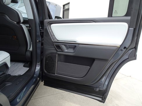 Used 2023 Rivian R1S Adventure image 23