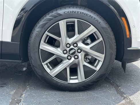 New 2025 Cadillac Optiq Luxury 1 image 7