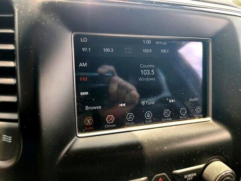Used 2019 Jeep Grand Cherokee Laredo image 17
