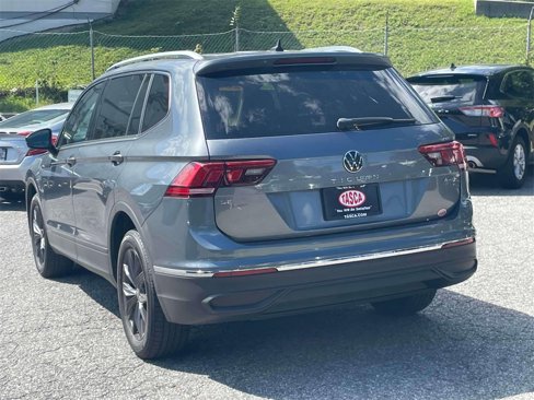 Used 2022 Volkswagen Tiguan SE w/ Panoramic Sunroof Package image 8
