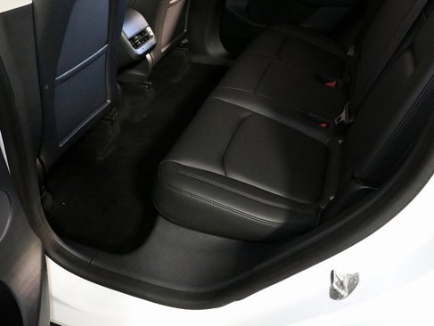 Used 2021 Tesla Model Y Long Range image 24