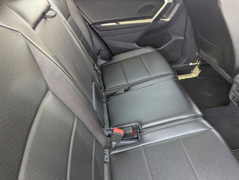 Used 2021 Volkswagen Tiguan SE image 13