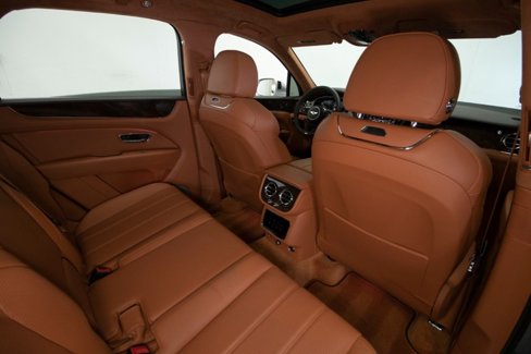 Used 2023 Bentley Bentayga Plug-In Hybrid image 66