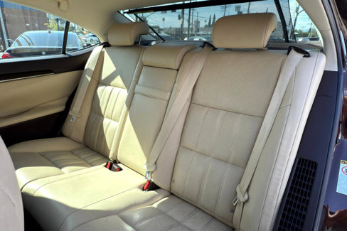 Used 2016 Lexus ES 300h image 19