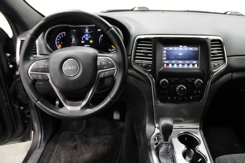 Used 2019 Jeep Grand Cherokee Laredo image 2
