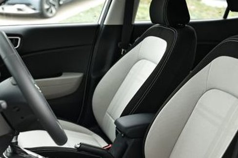 New 2025 Hyundai Venue SEL image 7
