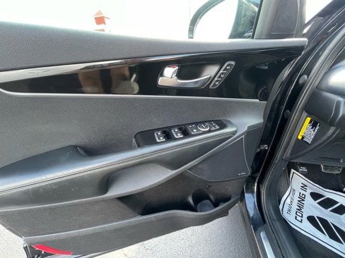 Used 2016 Kia Sorento SX image 16