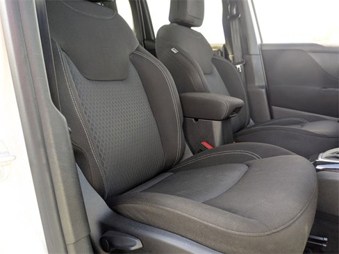 Used 2021 Jeep Renegade Latitude w/ Sun & Sound Group image 39