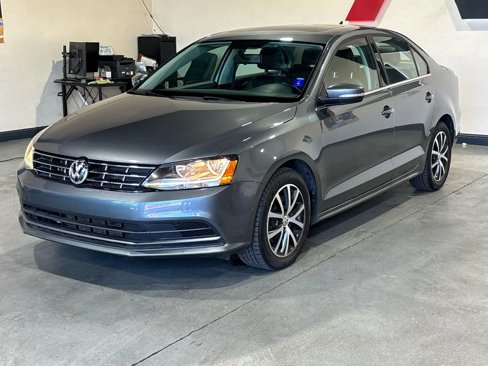Used 2018 Volkswagen Jetta SE image 1