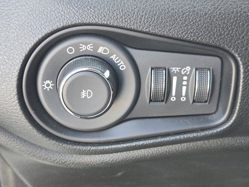 Used 2023 Jeep Renegade Trailhawk image 23