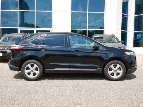 Used 2020 Ford Edge SE image 2
