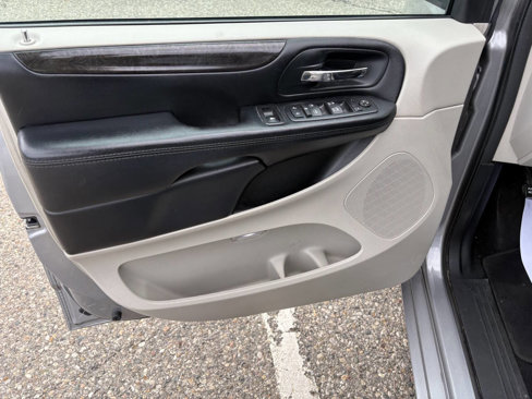 Used 2012 Dodge Grand Caravan SXT image 33