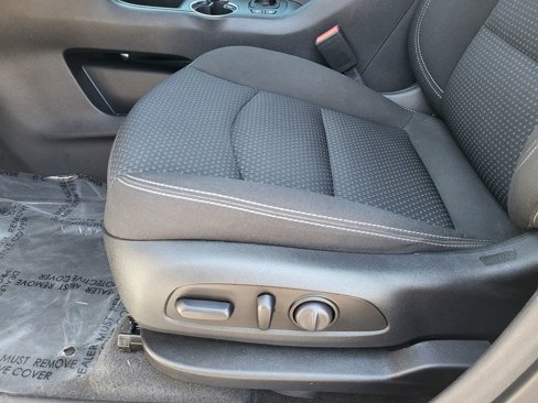 Used 2023 GMC Terrain SLE w/ Driver Convenience Package image 16
