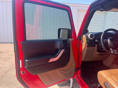 Used 2011 Jeep Wrangler Unlimited Rubicon w/ Connectivity Group image 30