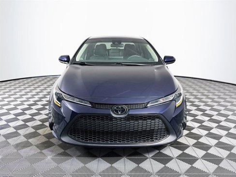 Used 2022 Toyota Corolla LE image 2