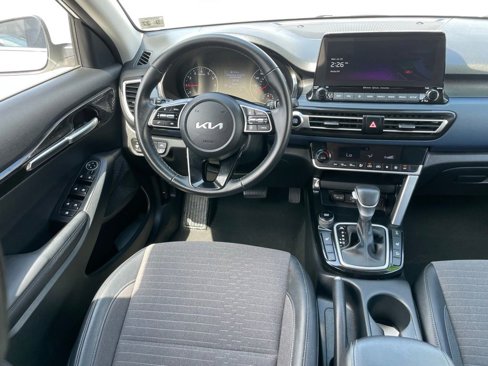 Used 2023 Kia Seltos S w/ Navigation Package image 8