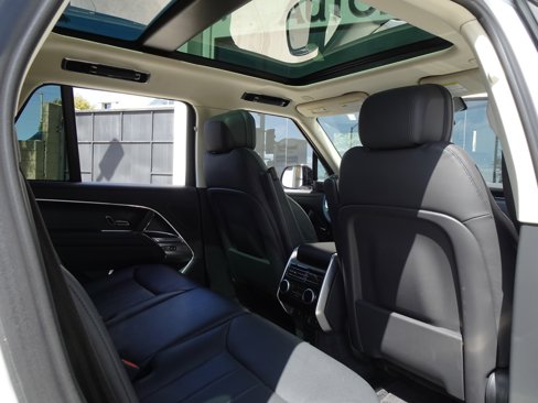 Used 2023 Land Rover Range Rover SE image 17